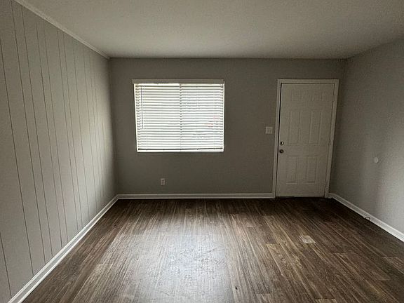 3rd image of 4711 Waldrop Dr #W-l01