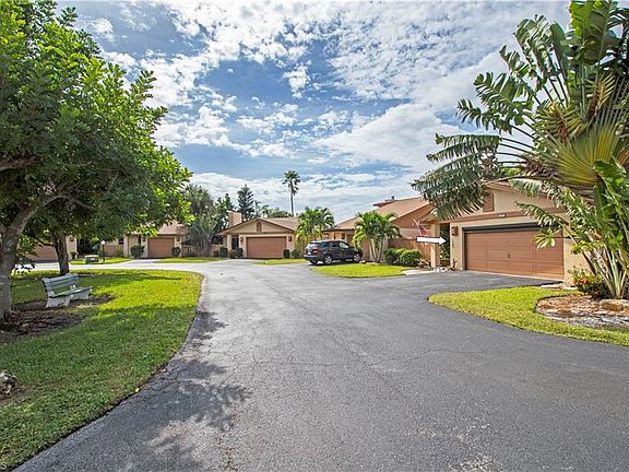 3rd image of 6421 Royal Woods Dr
