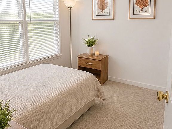 4th image of 122 Caravan Cir
