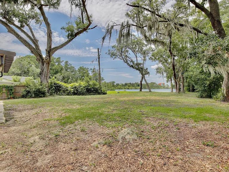 2401 Albert Lee Pkwy — Photo 21