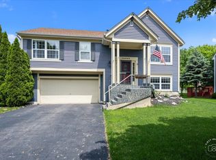 11 Lincoln Ct, South Elgin, IL 60177