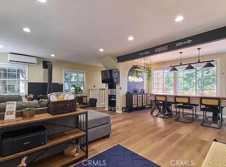 582 Rose Ln — Photo 5