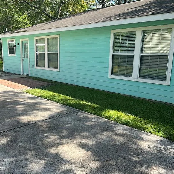 1104 E Walker St — Photo 27