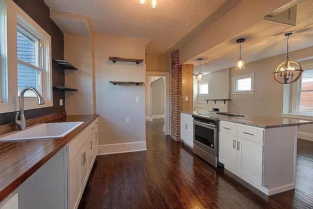 4408 Forest Ave — Photo 1
