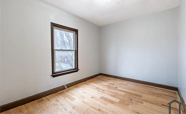 327 Saxton St #327 — Photo 14