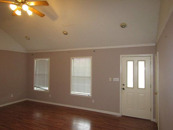 4th image of 206 River Chase Dr