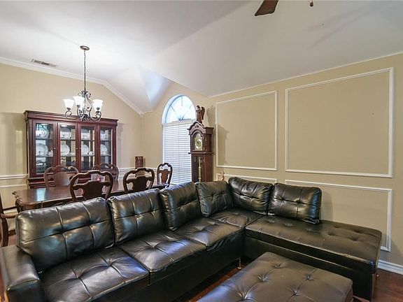 5th image of 1 Whispering Bend Ct