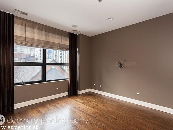 4th image of 101 W Superior St #1127