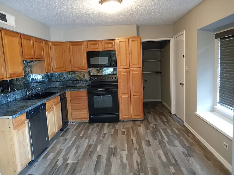 1304 Milford Dr — Photo 9