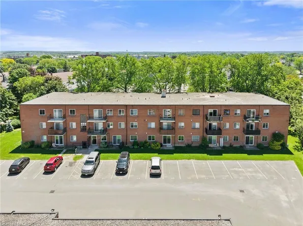 456 Carlton St #37, Saint Catharines, ON L2M 4X1