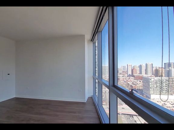 3rd image of 800 W Madison St