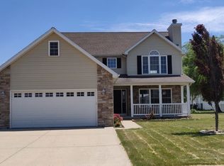 1615 Sycamore St, Peru, IL 61354