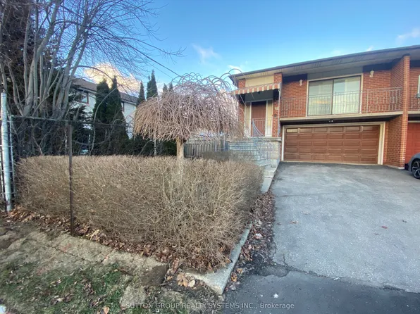 125 Sentinel Rd, Toronto, ON M3J 3G7