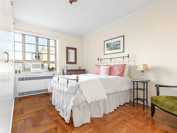 4th image of 140 8th Ave APT 6C