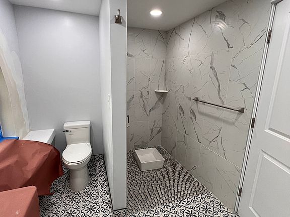 3rd image of 6052 Milton Ave