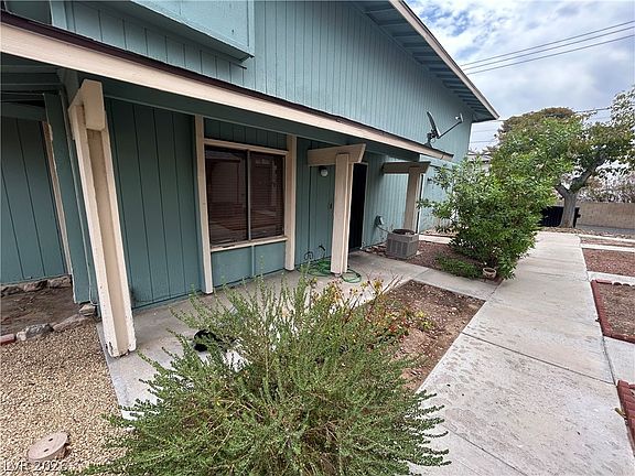 2nd image of 4758 Roberta St Unit 2