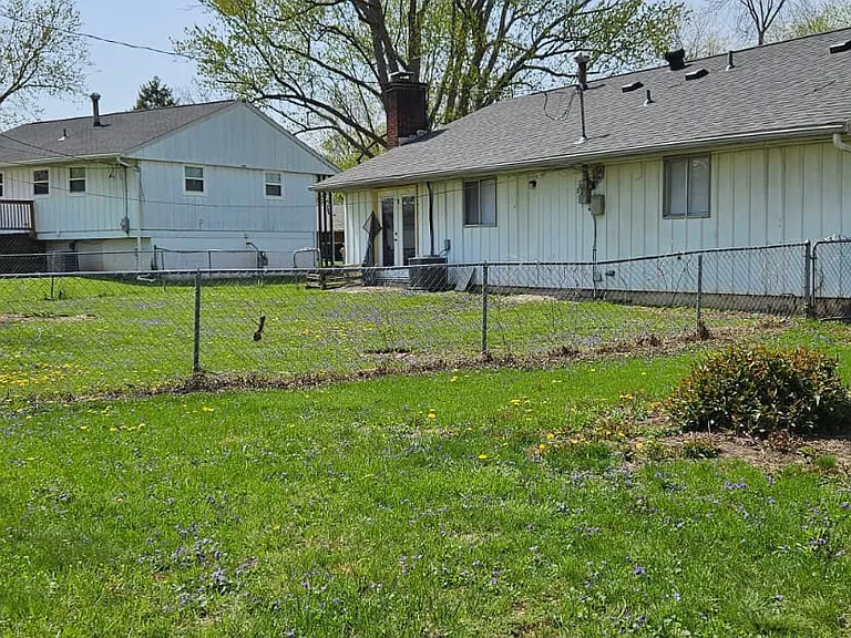 254 Prince Of Wales Dr — Photo 3