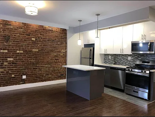 Rented by Bruma Realty LLC | media 1