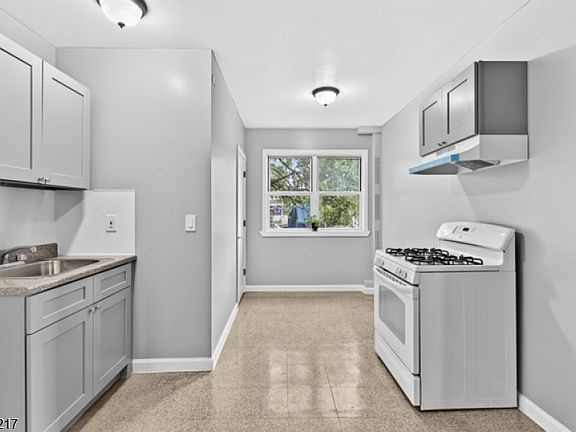 4th image of 5 Monroe St APT 1