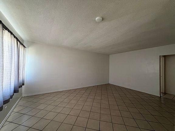 5th image of 218 N Dalton Ave