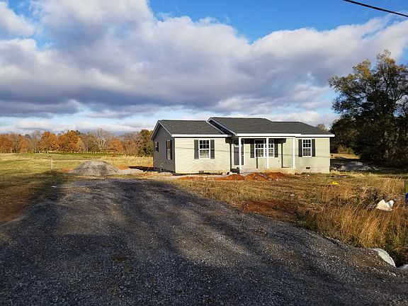 3rd image of 703 Old McMinnville Rd