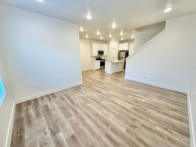 648 W Vermillion Wind Ln — Photo 5