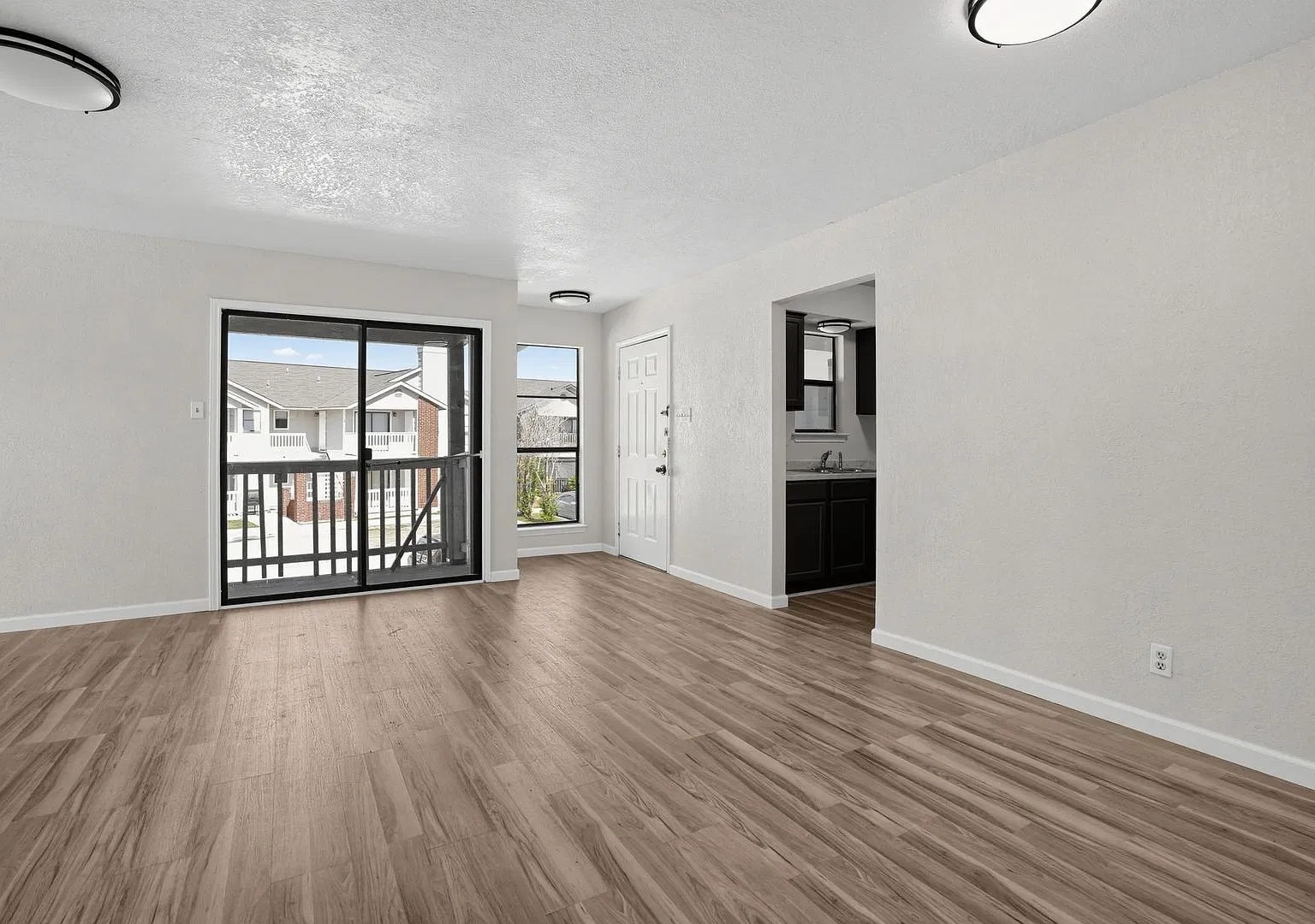 Beautiful 2-Bedroom, 2-Bath Home Near Downtown San Antonio | Brand-New Appliances! — Photo 4