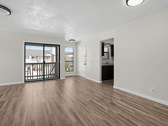 4th image of 814 Station St #4