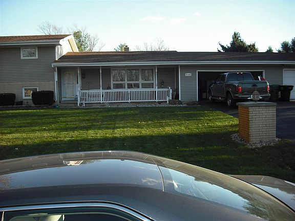 2nd image of 21562 Carriage Dr