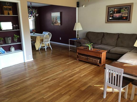 4th image of 29 Stratford Dr