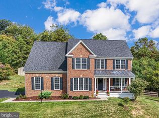 17344 Roundmont Pl, Round Hill, VA 20141