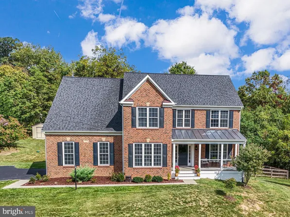 17344 Roundmont Pl, Round Hill, VA 20141