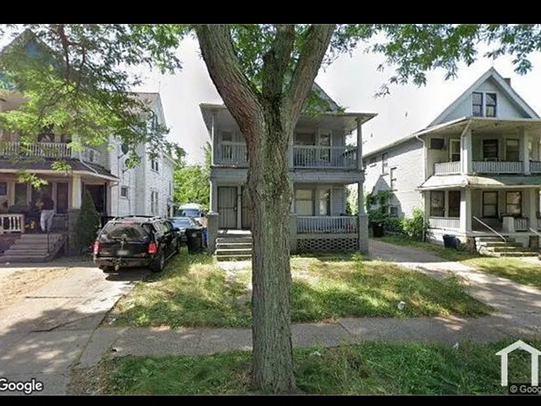 9000 Yale Ave — Photo 2