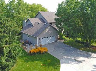 E2422 Larson Rd, Waupaca, WI 54981
