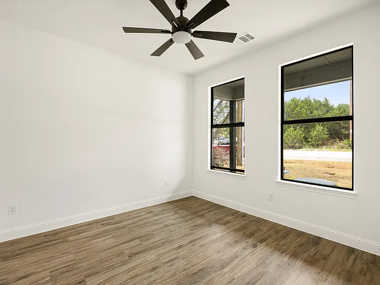 5714 Barkridge Dr — Photo 5