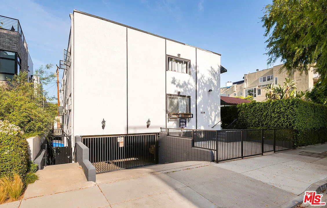 1 bed, 1.0 bath, $2,995 — Photo 2