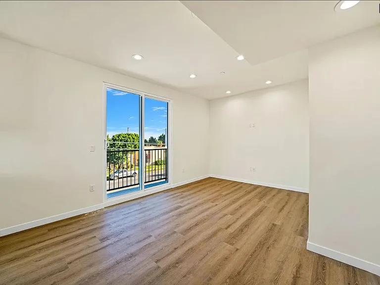 8827 Van Nuys Blvd #201 — Photo 2