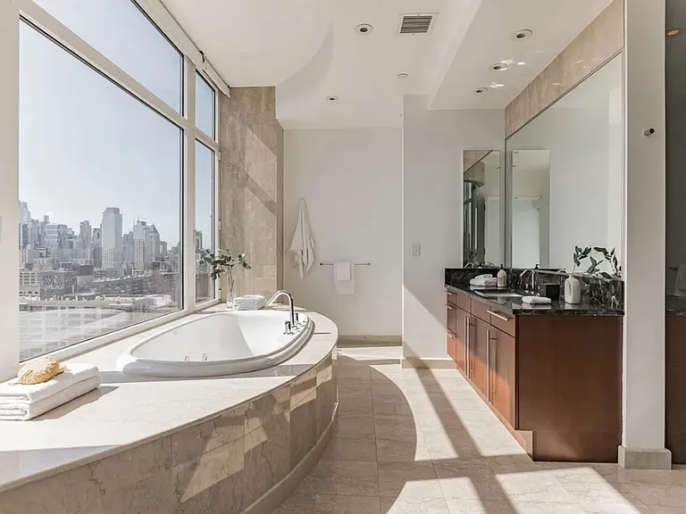 240 Riverside Blvd #1 — Photo 20