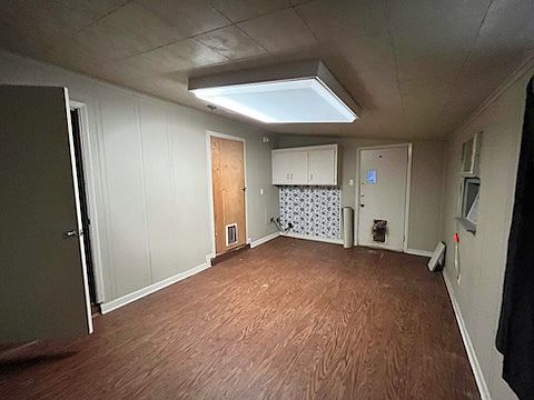 5th image of 1914 Lee St