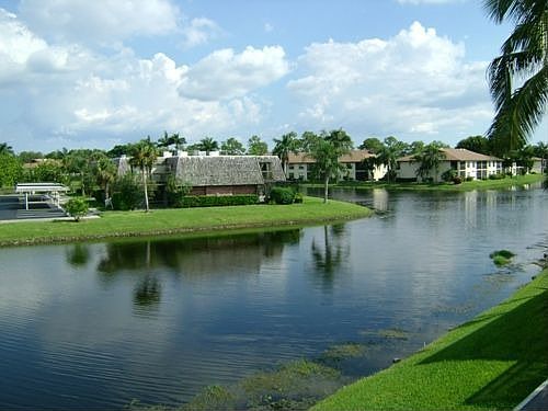 Lovely Lake View from Lanai, Bedrooms and Living Room