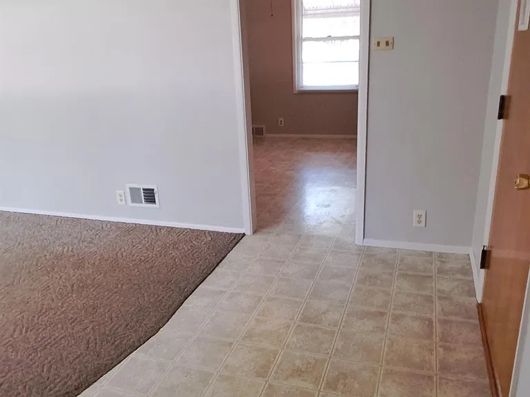 1214 S Saxby Ave — Photo 3