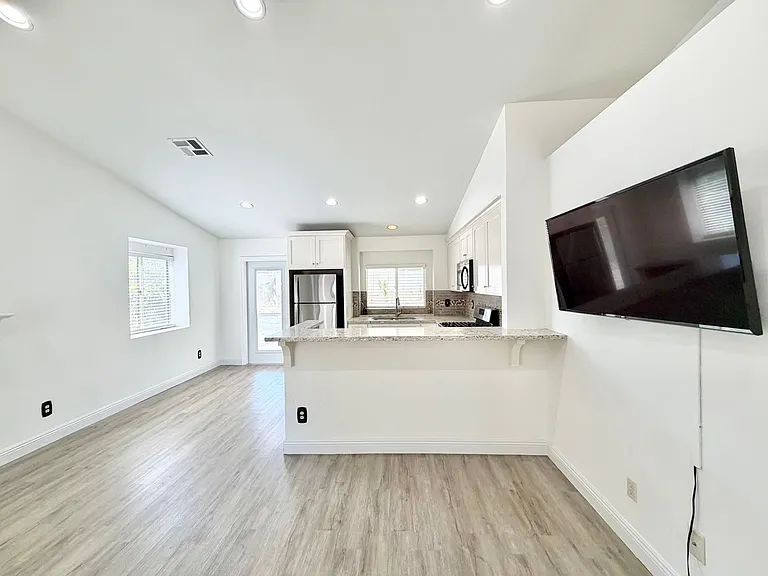 39721 Rustic Glen Dr — Photo 9