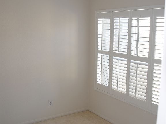 4th image of 672 Kellogg St