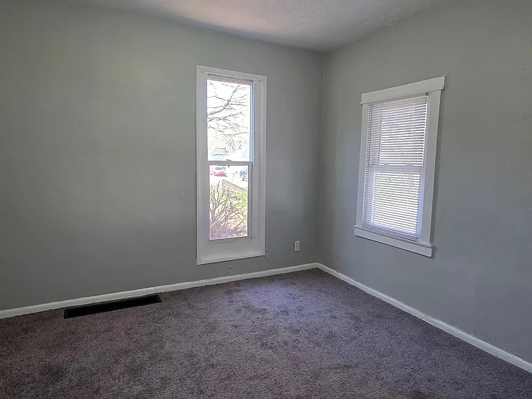 1631 W 7th St — Photo 3