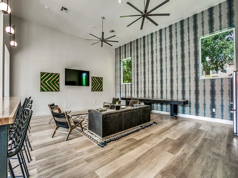 Aventura on Briar Forest — Photo 37