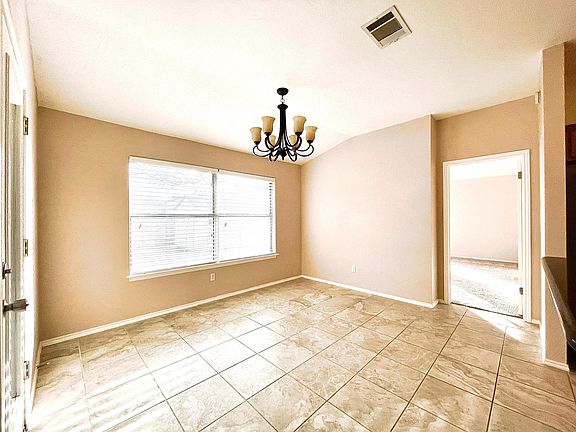 5th image of 1001 Leah Ln