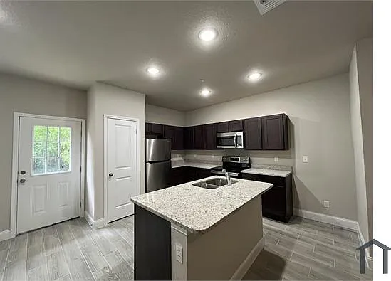 7409 Savannah Brks #102 — Photo 5