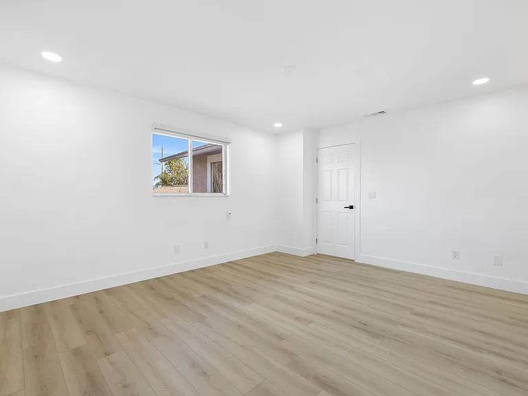 1111 SE 8th Ter #3F — Photo 9