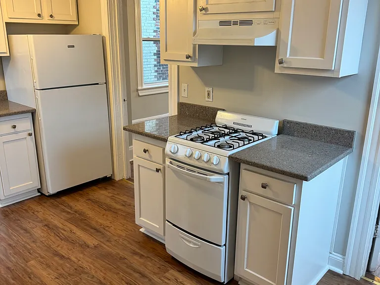 224 Hanover St #20X — Photo 1