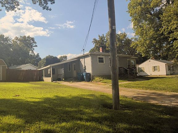 3rd image of 1910 Burling Dr